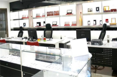 恒和珠寶 匠心獨運，璀璨傳承——探索珠寶首飾零售的藝術與價值